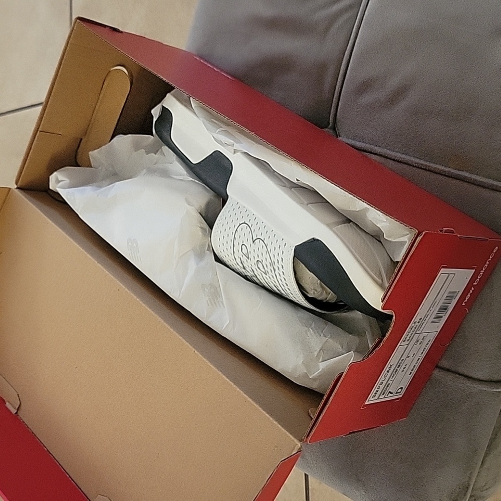 BNWT New Balance Zare men's slides